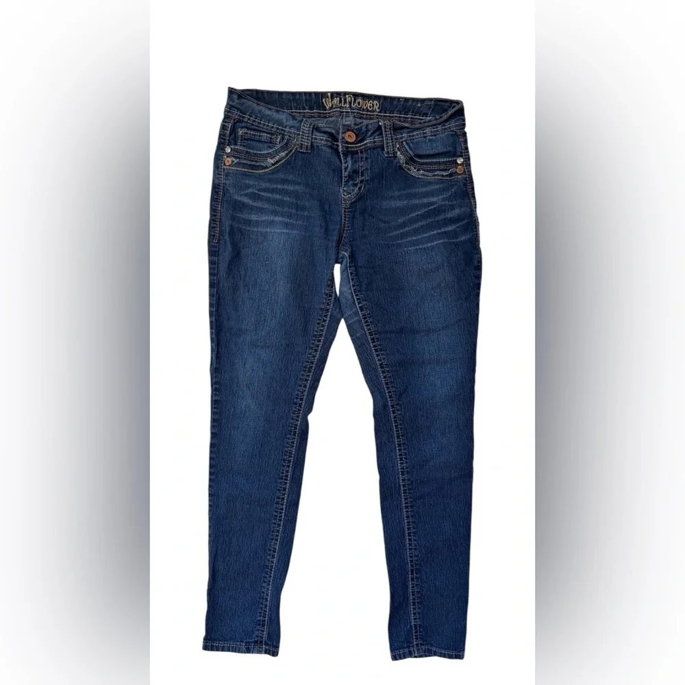 Womens Wall Flowers Jeans with flap pockets size 13 one button missing